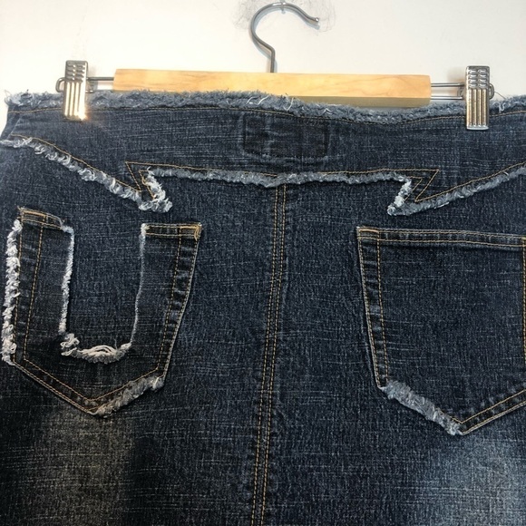 𝅺bongo Y2K Denim Mini Skirt, size 13 (fits like 12) - Picture 5 of 10